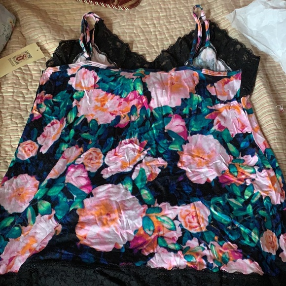 Top - Picture 2 of 2